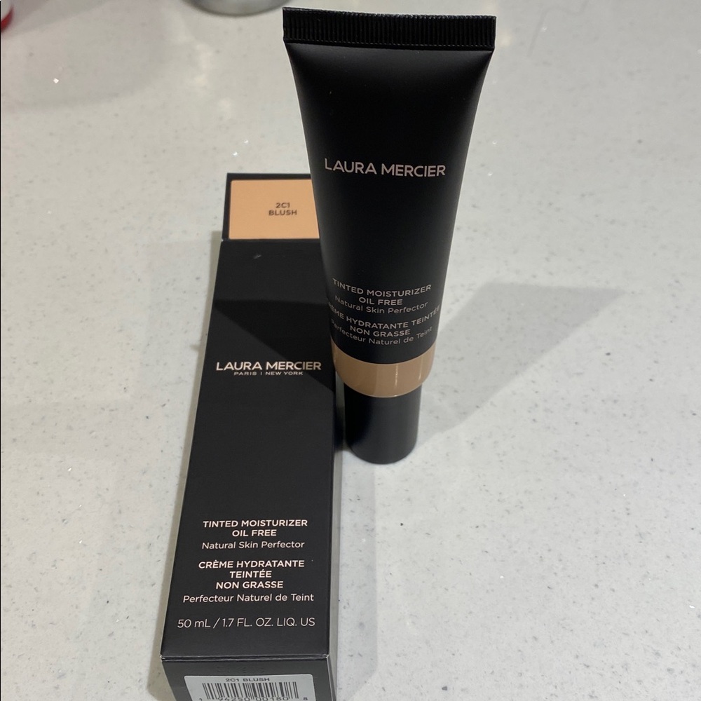 Laura Mercier Tinted Moisturizer 2C1 Blush - Picture 7 of 11